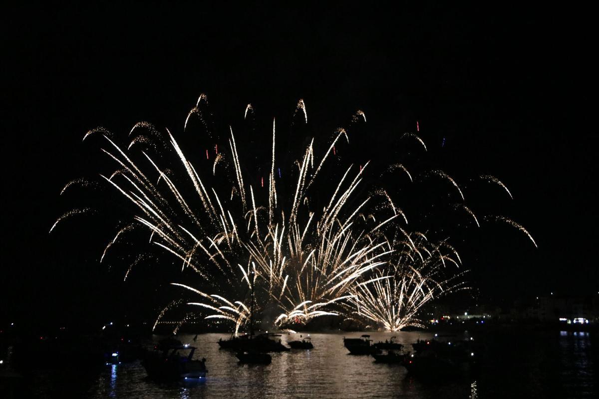Pla general d'un dels moments dels focs artificials del concurs de Blanes