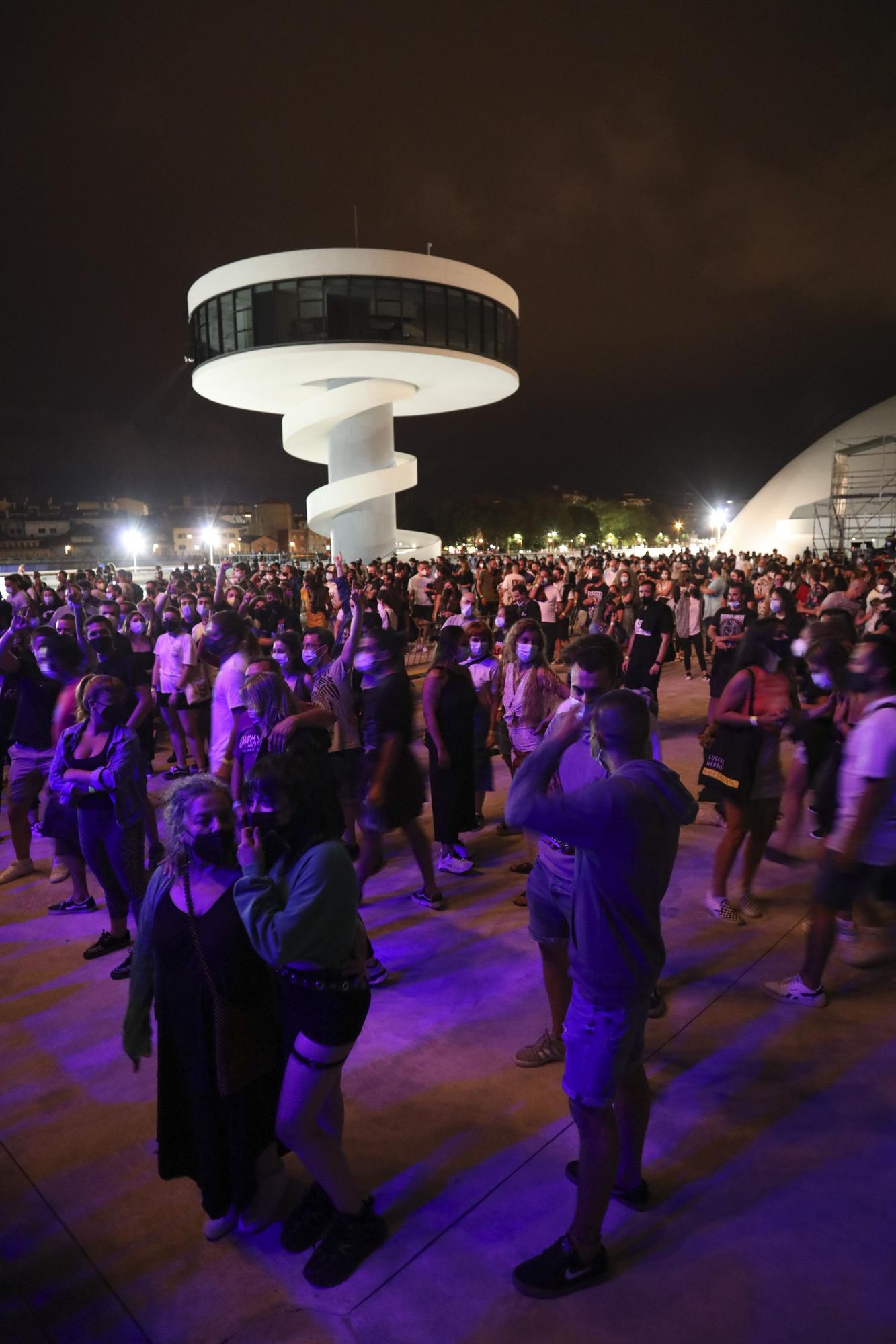 Concierto de Desakato en el Niemeyer