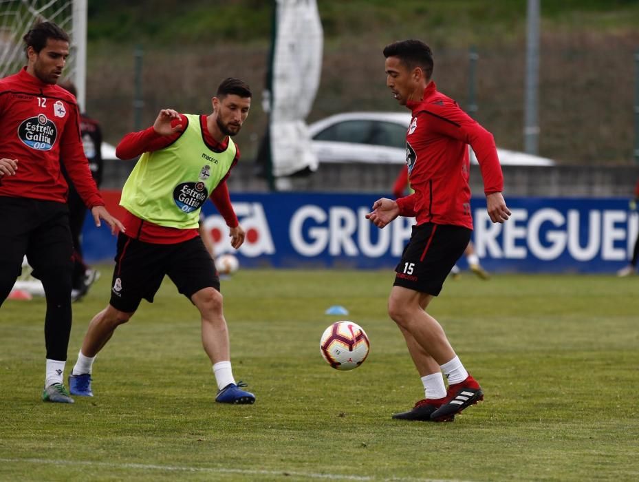 También los fabrilistas Montiel, Pedro López y Abeledo se entrenan con el primer equipo. La sesión en Abegondo contó con la presencia de los Riazor Blues.