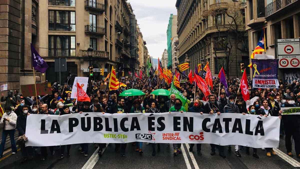 Manifestación de los profesores en defensa de la escuela en catalán