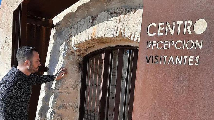 Compromís acusa al bipartito de mentir ante el retraso de la pasarela de acceso al Castillo de San Fernando