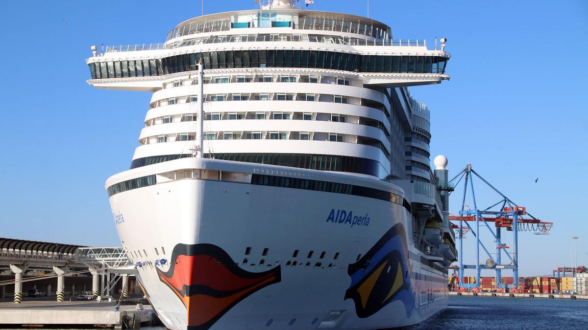 Llega el primer crucero internacional al puerto de Málaga tras la pandemia