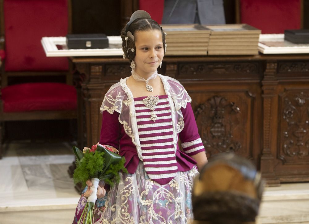 Claudia y Maite son proclamadas las nuevas Falleras Mayores de Sagunt.