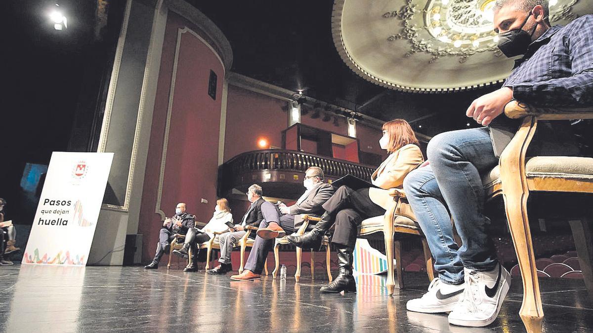 Los ponentes de la Mesa de Trabajo del Patrón 1, en el escenario del Teatro Castelar.