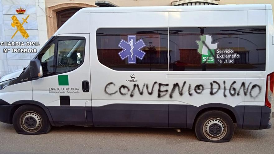 Pintadas en una de las ambulancias