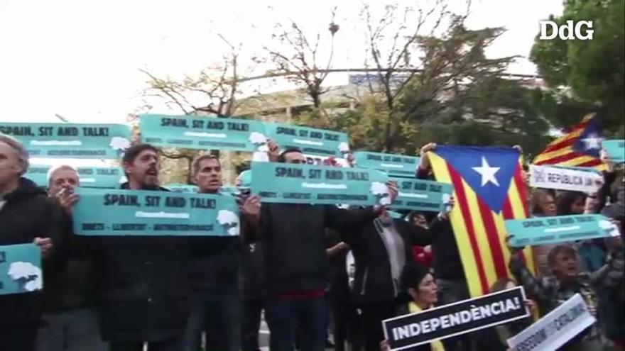 Vídeo: Així hem viscut l'acció de Tsunami Democràtic a l'exterior del Camp Nou