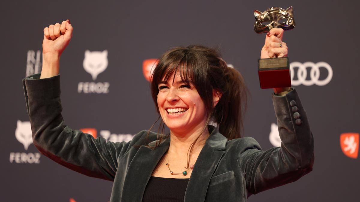 Marta Longás, autora del tráiler de 'Cerdita' con el premio Feroz.