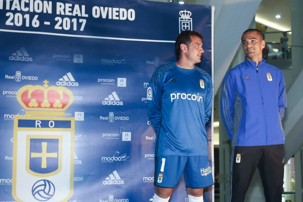 Presentación de la nueva equipación del Real Oviedo