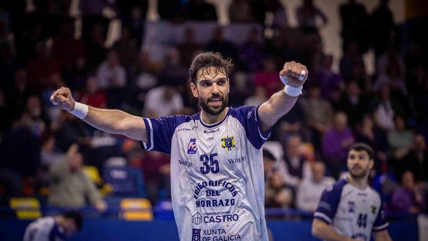 Descartada una lesión grave en la rodilla de Pablo Castro