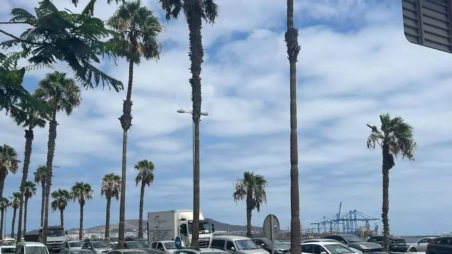Accidente con varios vehículos implicados en la Avenida Marítima de Las Palmas de Gran Canaria