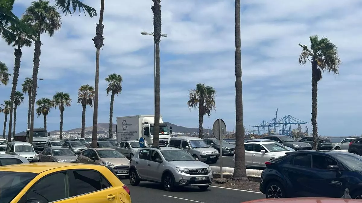 Dos heridas, entre ellas una niña de siete años, en una colisión entre cuatro vehículos en la Avenida Marítima de Las Palmas de Gran Canaria
