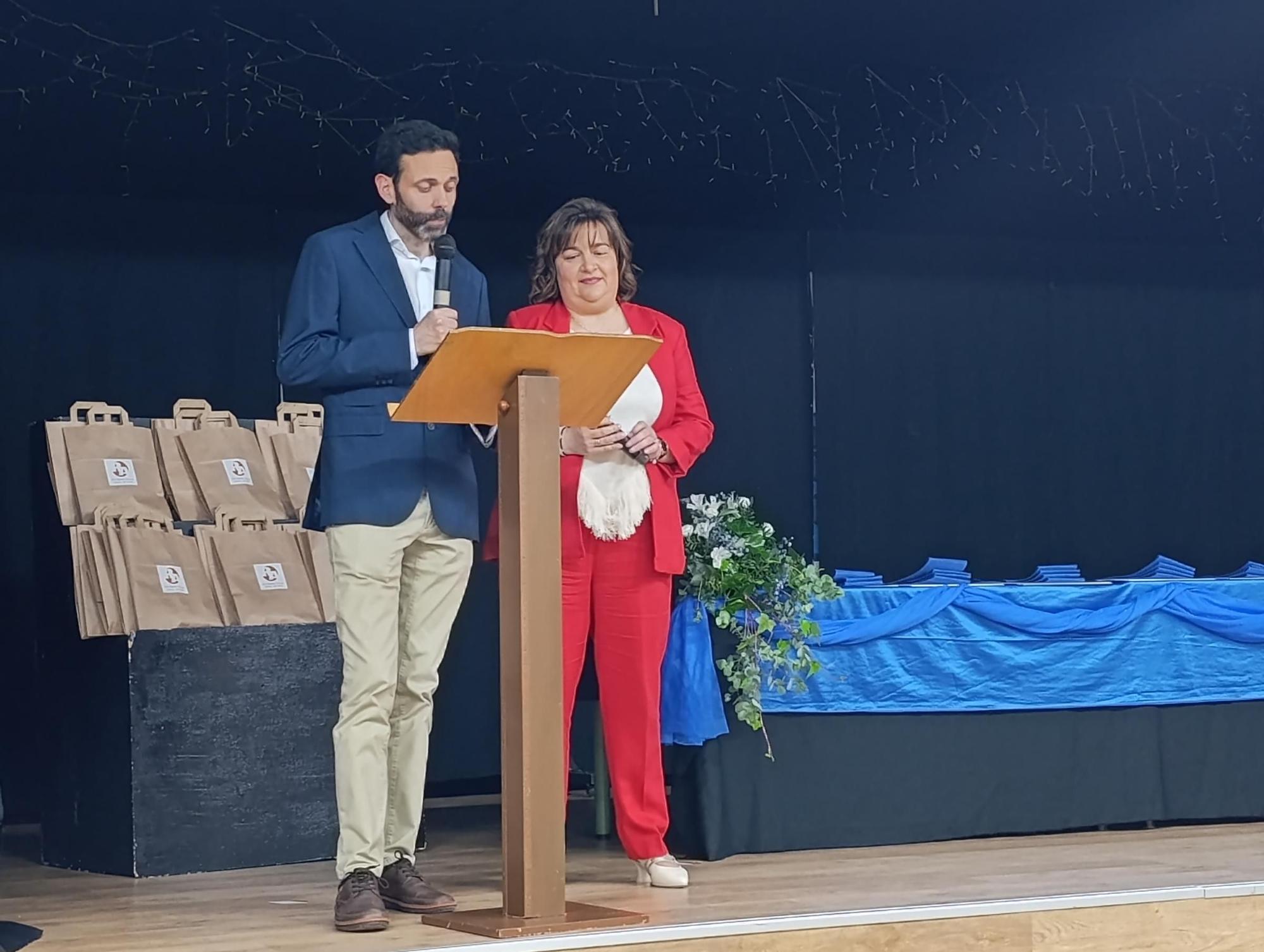 Diplomas y música en la Graduación del Ramón Areces de Grado