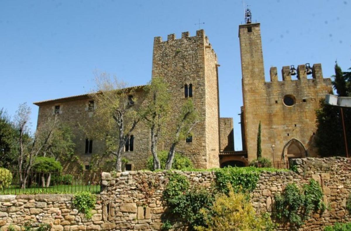 Castell-palau i l’església de Sant Julià i Santa Basilissa