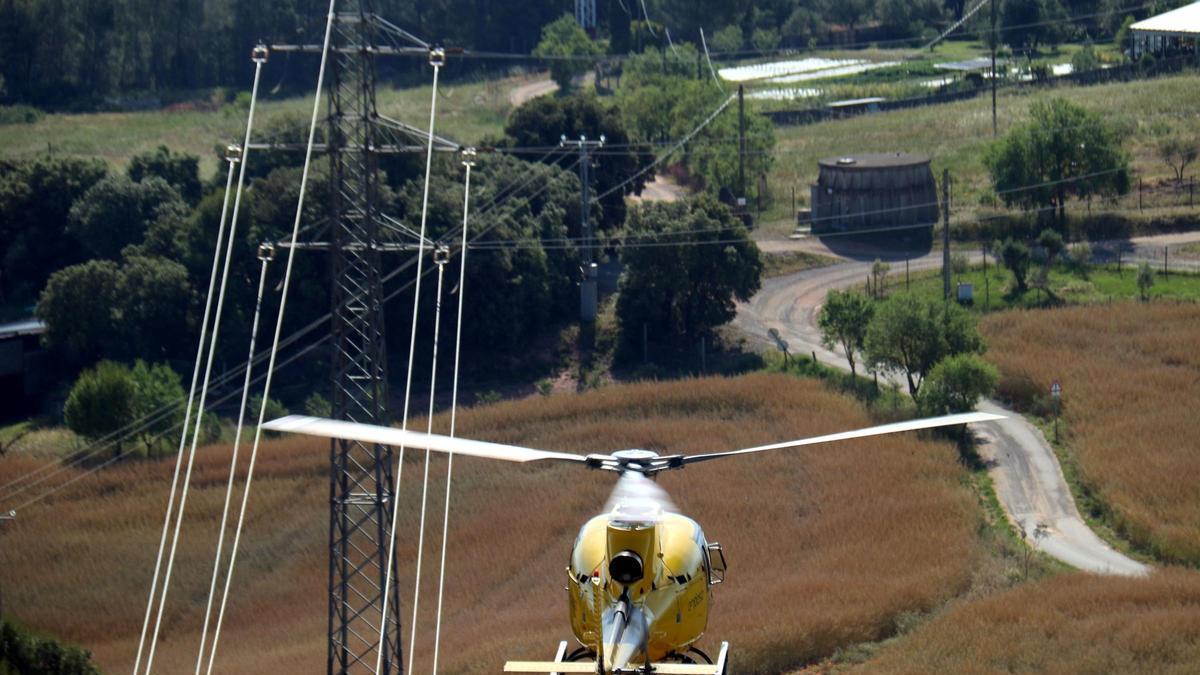 Un helicóptero realiza una revisión de una zona, en una imagen de archivo.