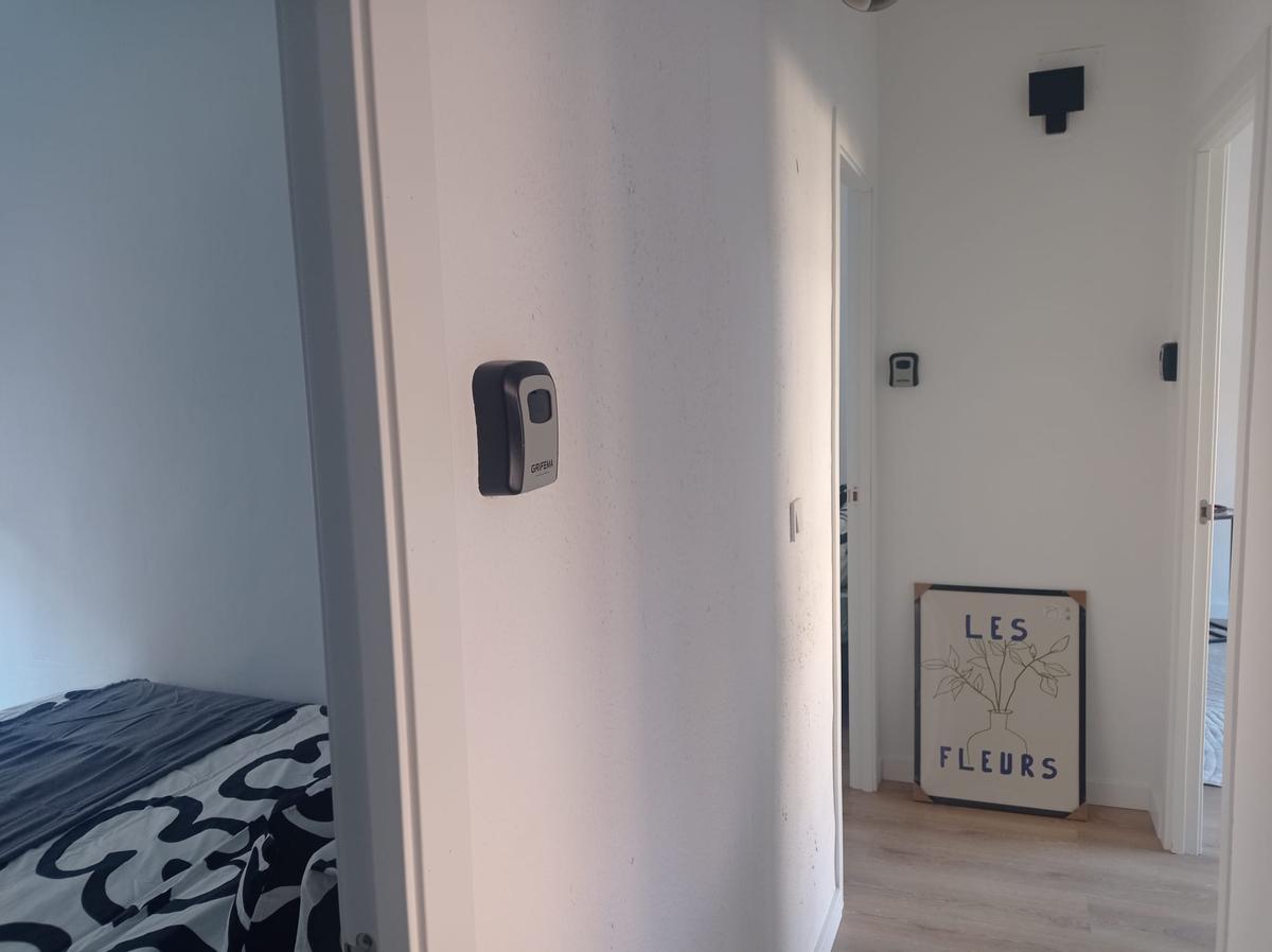 Vivienda en Aiora con cajetines de llaves en el marco de cada habitación