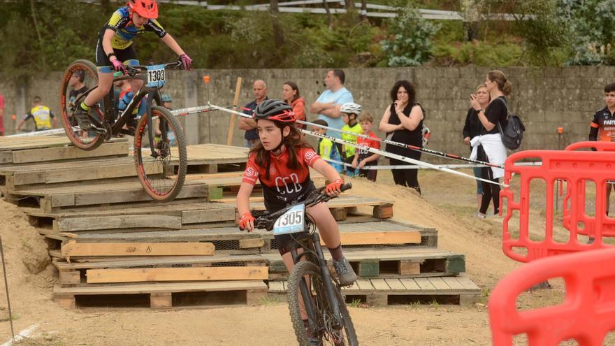 Ribadumia refuerza su condición de capital de la bicicleta con la celebración de la Mini BTT