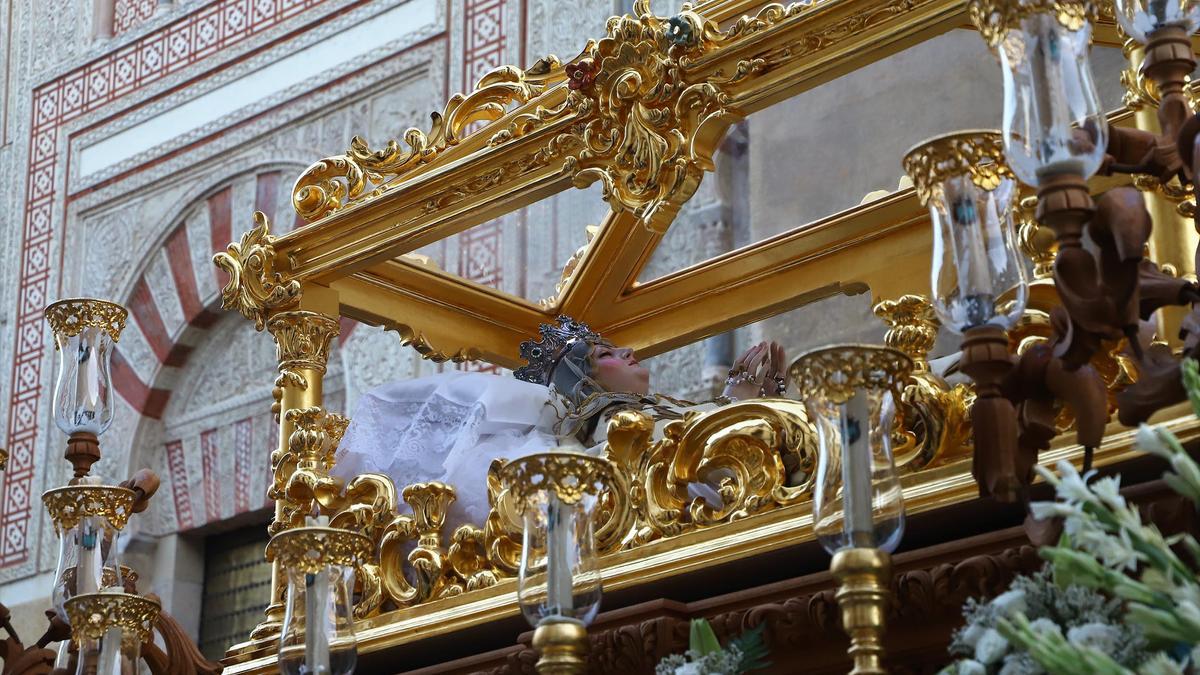 La Virgen del Tránsito llega a la Catedral en su esperada procesión