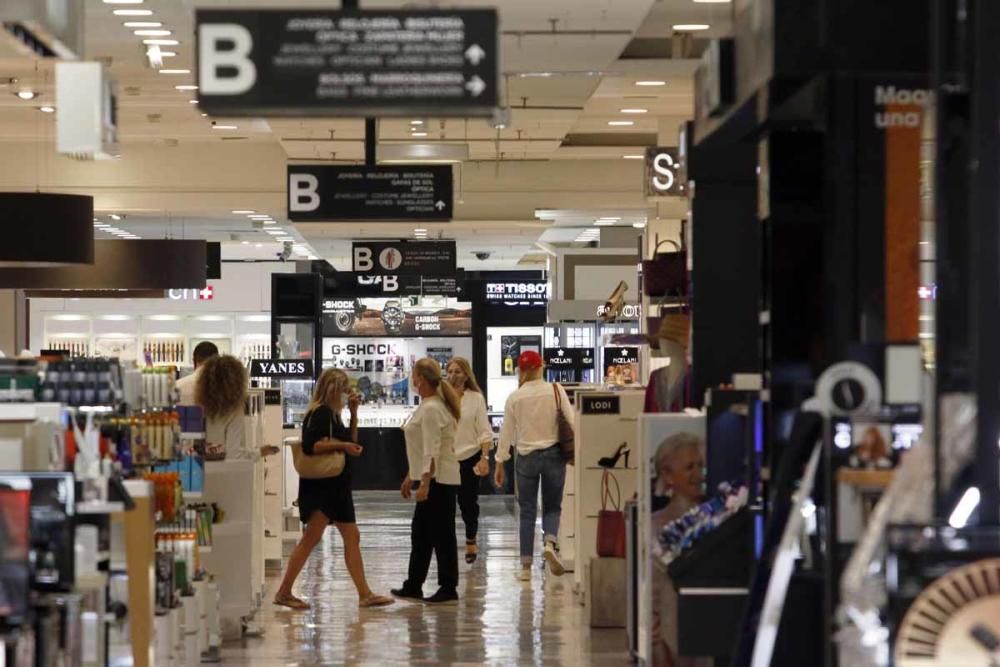 Lunes, 1 de junio | Abren en Málaga los centros comerciales