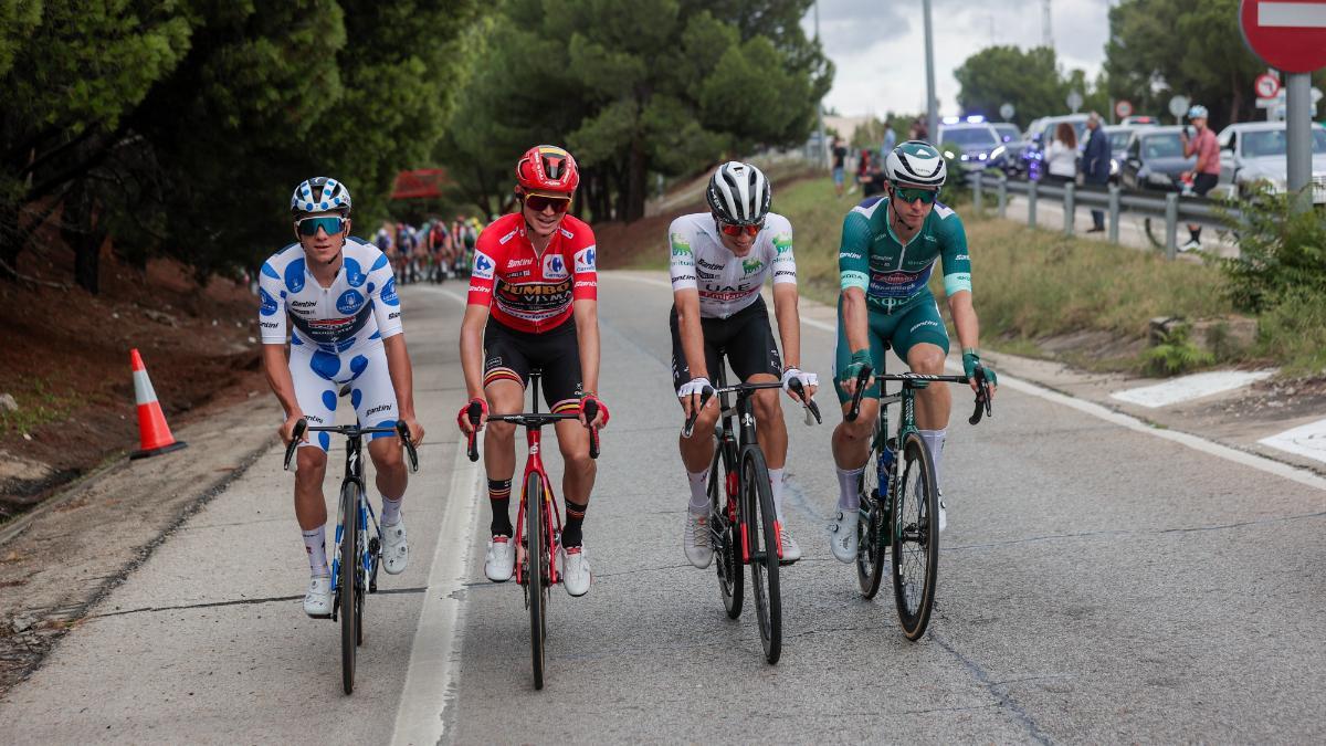 Los líderes de las cuatro clasificaciones Remco Evenepoel (Montaña), Sepp Kuss (General), Juan Ayuso (Joven) y Kaden Groves (Puntos), al final de la 21ª y última etapa de La Vuelta Ciclista a España 2023