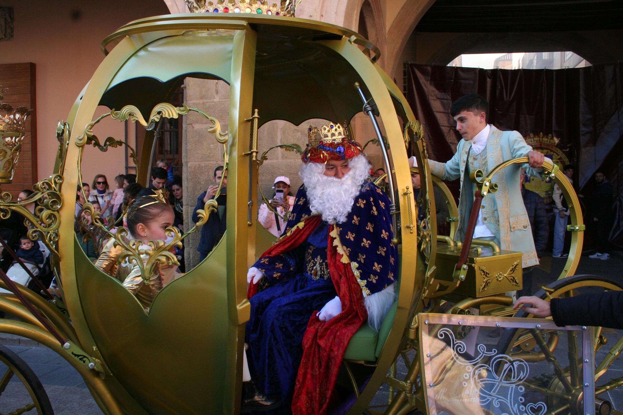 Los Reyes Magos llegan a Lorca en carroza de cuento