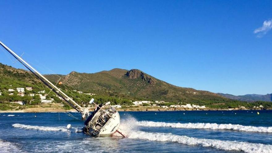 Veler a la badia de Port de la Selva