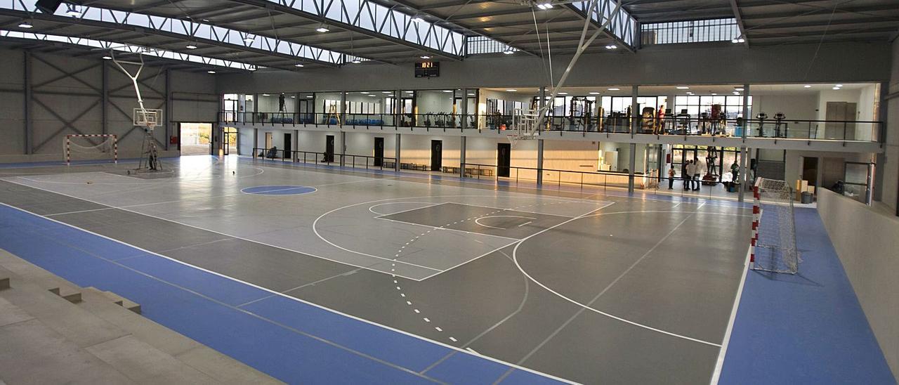 Interior del pabellón municipal de la Llosa de Ranes el día de su inauguración y de puertas abiertas, en febrero de 2018. | PERALES IBORRA