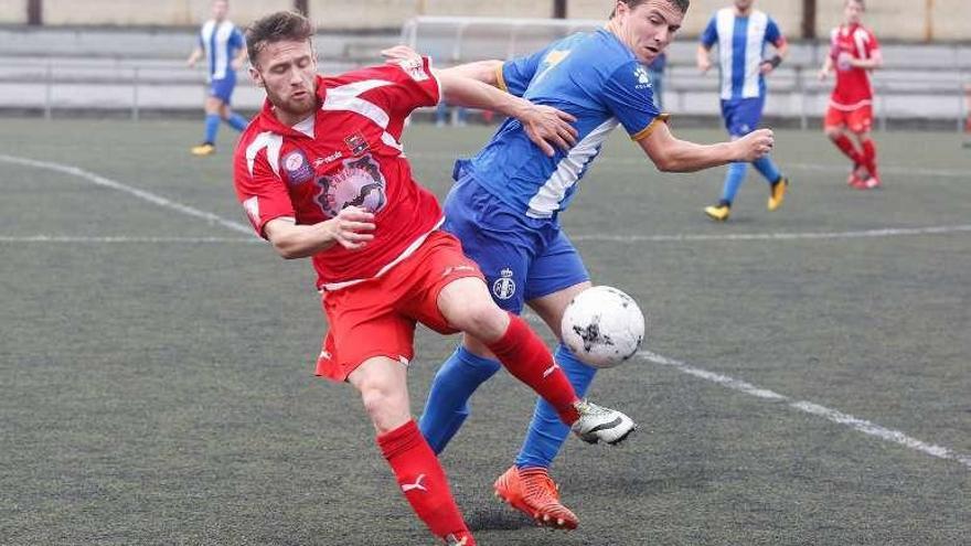 Una acción del partido entre el Avilés B y el Boal.