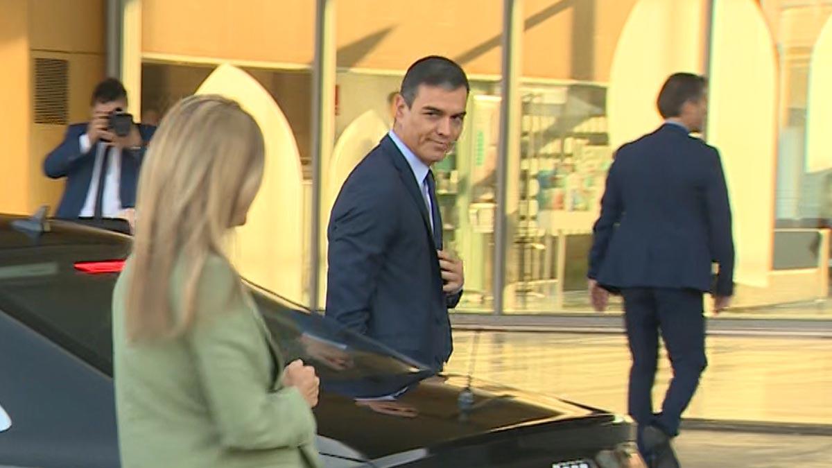 pedro sanchez visita al rey emerito juan carlos tras su operacion