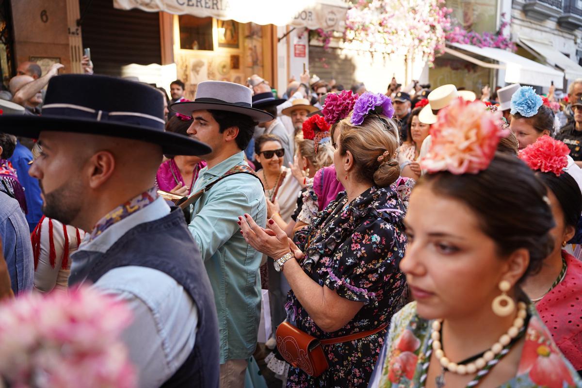 La salida de las hermandades del Rocío de Sevilla, en imágenes