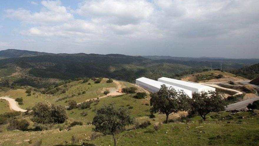 El Parlamento extremeño se opone a ampliar el almacén nuclear de El Cabril