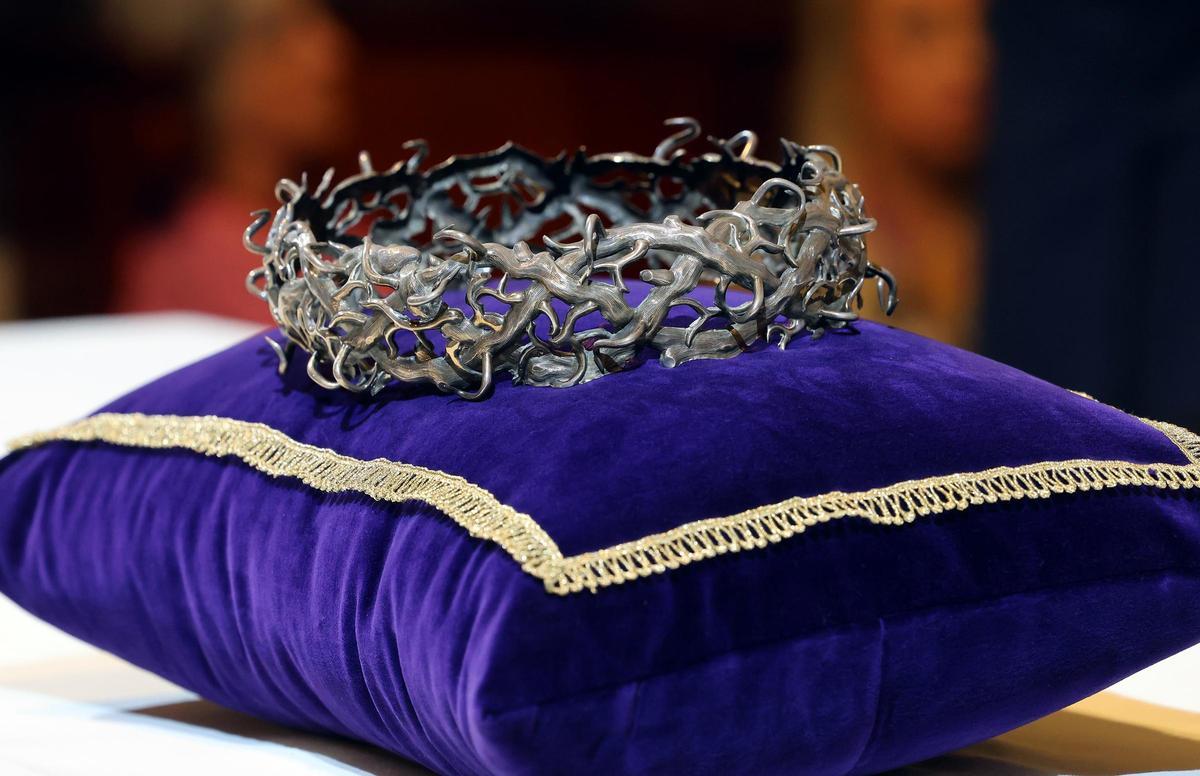 Emocionante descendimiento del Cristo de la Victoria en la Basílica Santa María de Vigo