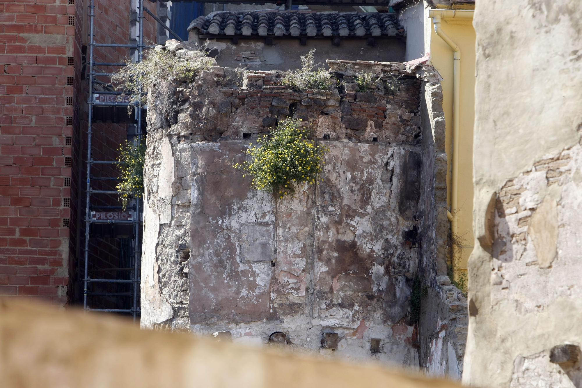 Los restos de la muralla árabe de València que recorren la ciudad