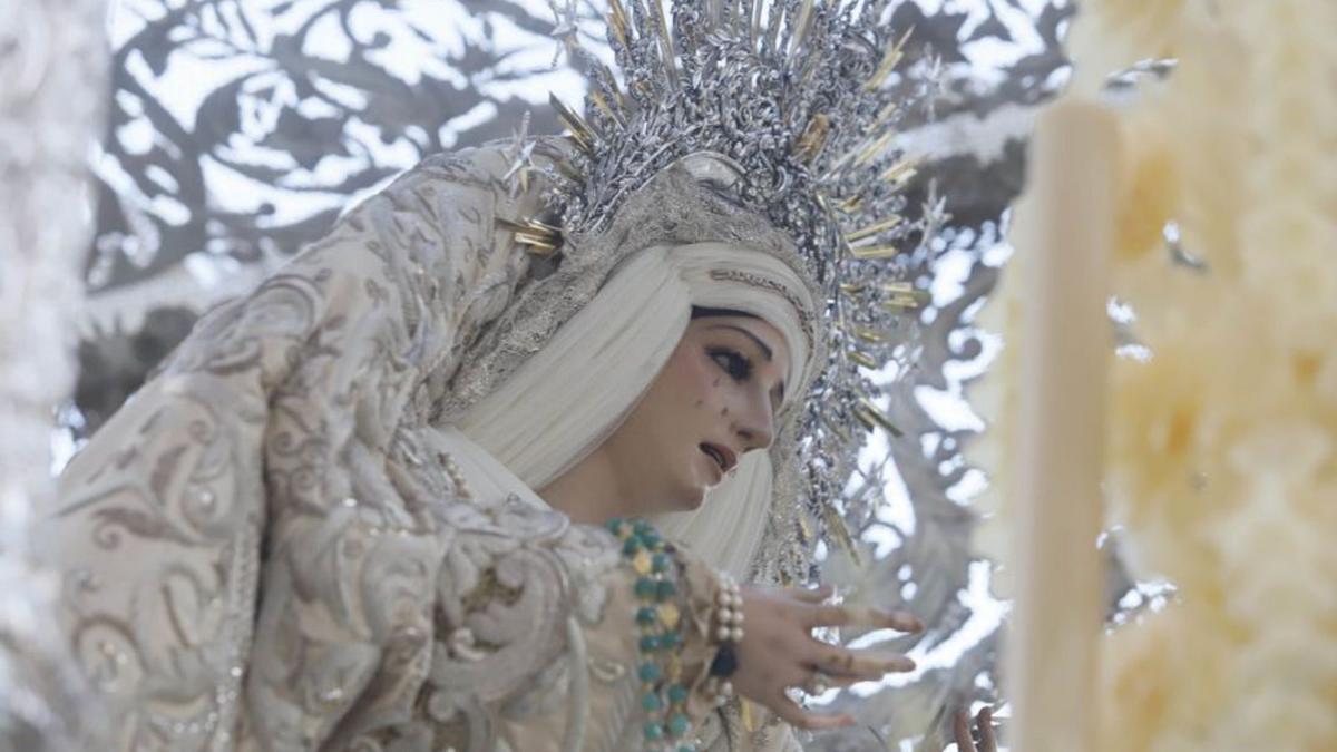 La Virgen de la Paz, en el traslado a la Catedral con la nueva diadema.