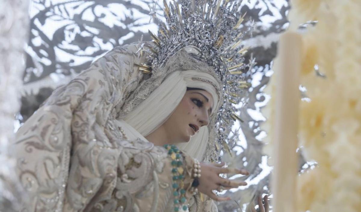 La Virgen de la Paz, en el traslado a la Catedral con la nueva diadema.
