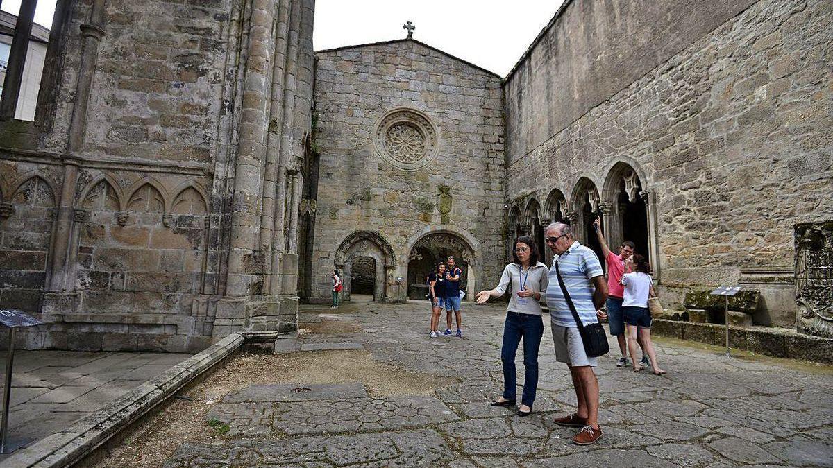 Visitantes en las Ruinas de Santo Domingo.