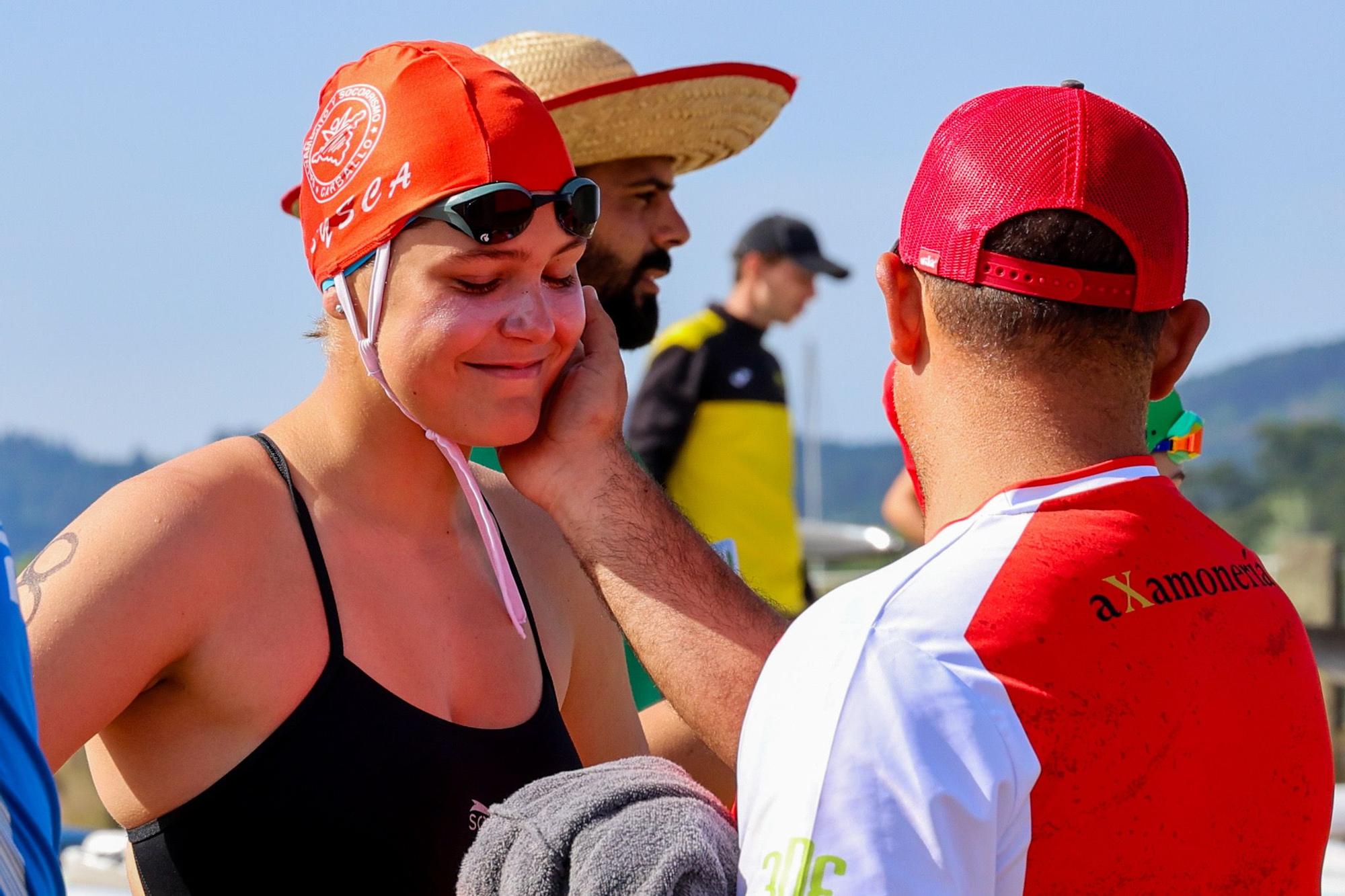 El salvamento llena de espectáculo deportivo la playa de A Concha