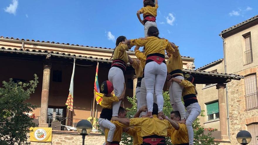 Els Castellers de Santpedor recuperen els castells de la gamma alta de sis en el seu vuitè aniversari