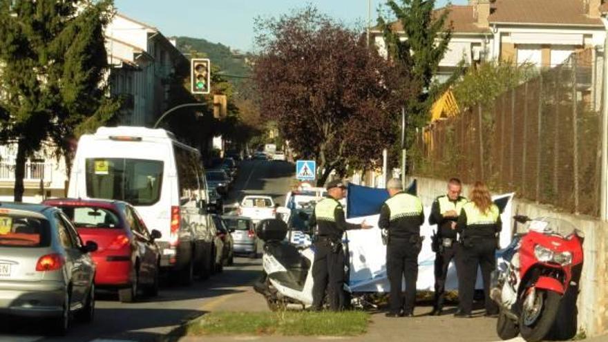 La topada va desestabilitzar la motocicleta.