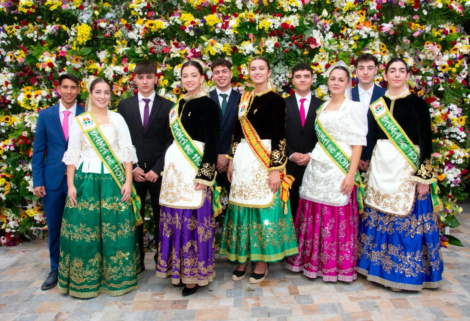 La ofrenda de flores de la Virgen del Pilar de Pilar de la Horadada, en imágenes