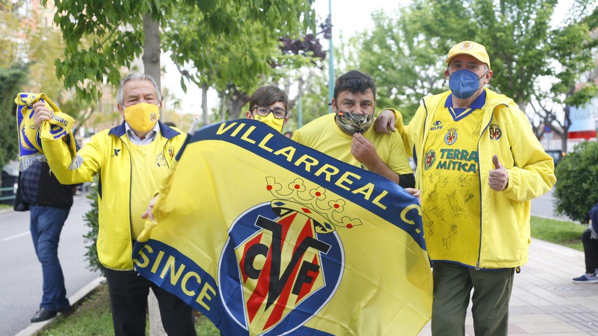 GALERÍA DE FOTOS | Así han recibido al equipo en los aledaños del estadio