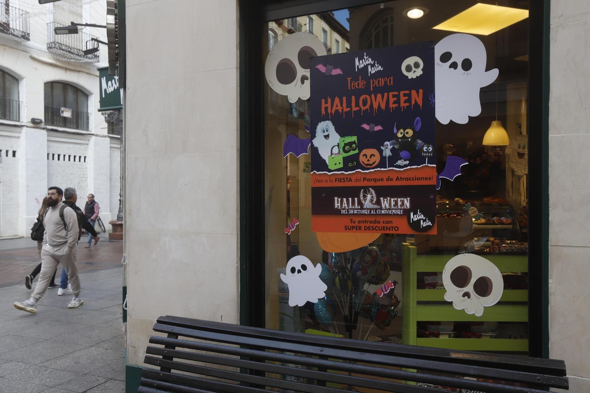 En imágenes | Los escaparates de Zaragoza se visten de Halloween