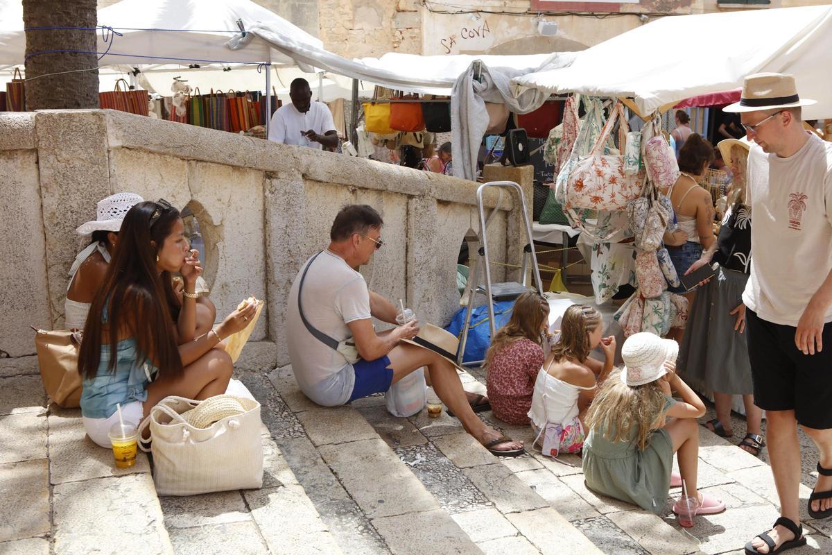 Mallorcas internationaler Wochenmarkt: So trubelig geht es mittwochs in Santanyí zu