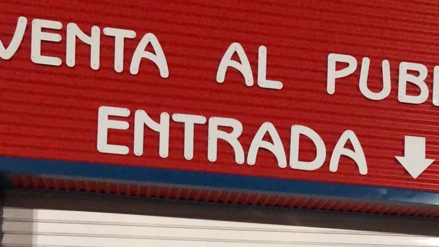 Cuatro encapuchados asaltan de madrugada un súper en Alhama y huyen en un Audi