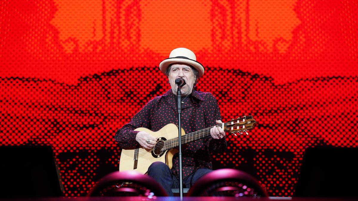 Joaquín Sabina, durante su concierto este jueves en la Plaza de Toros de Murcia.