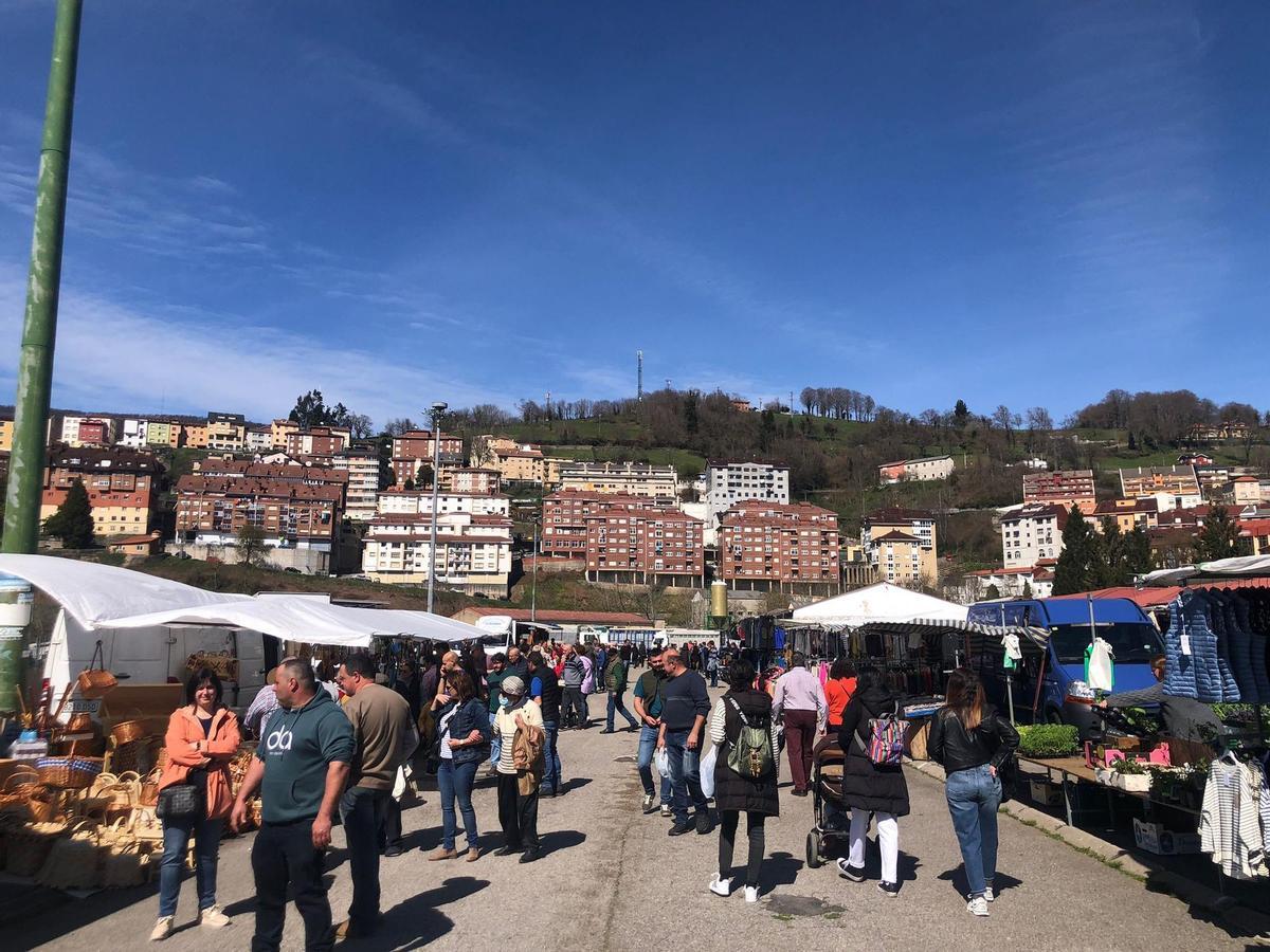 Ambiente en la zona de mercado de la Feria de San José del año pasado.