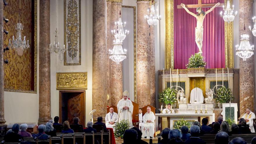 València celebra al Cristo que llegó en una riada