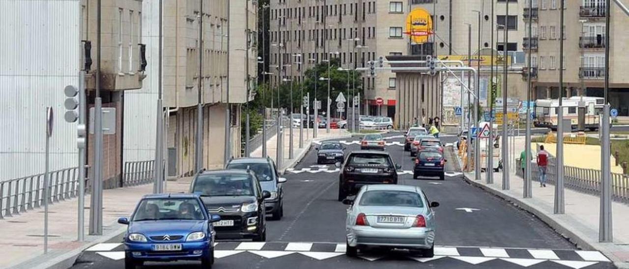 El desdoblamiento de la avenida de Vigo está en servicio desde septiembre pasado. // Rafa Vázquez