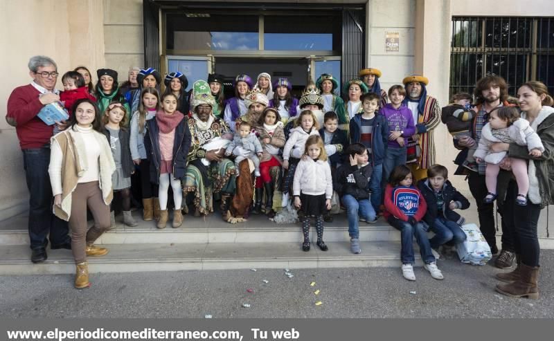 Los Reyes Magos reparten regalos en la provincia