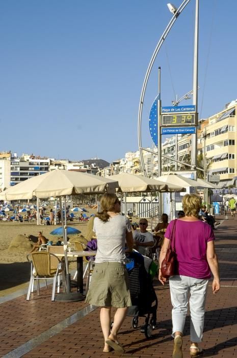 METEOROLOGIA. TIEMPO CALUROSO EN LA PLAYA DE LAS ...