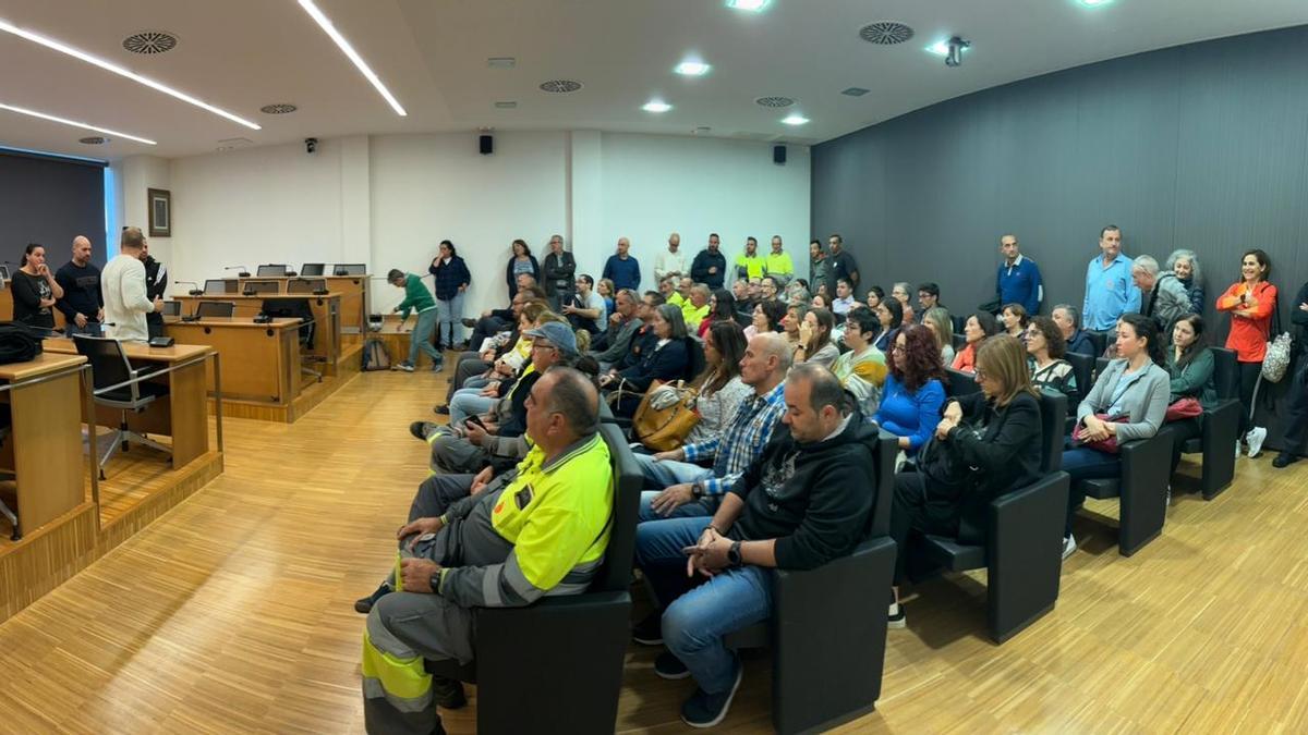 Asamblea del personal del ayuntamiento con los sindicatos en Picassent.